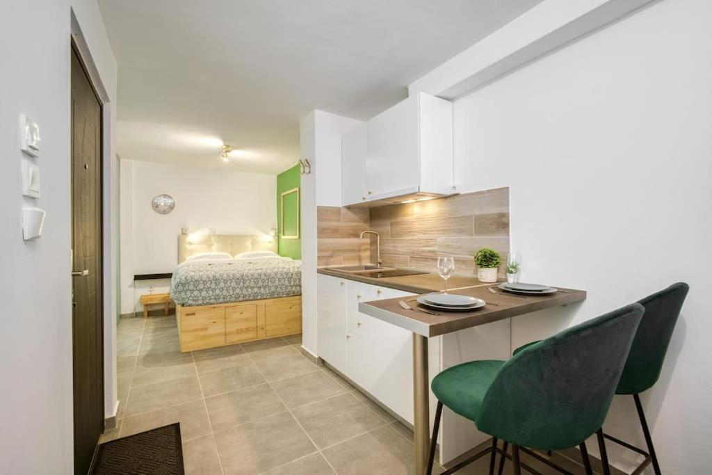 Modern Boutique Apartment Атина Екстериор снимка