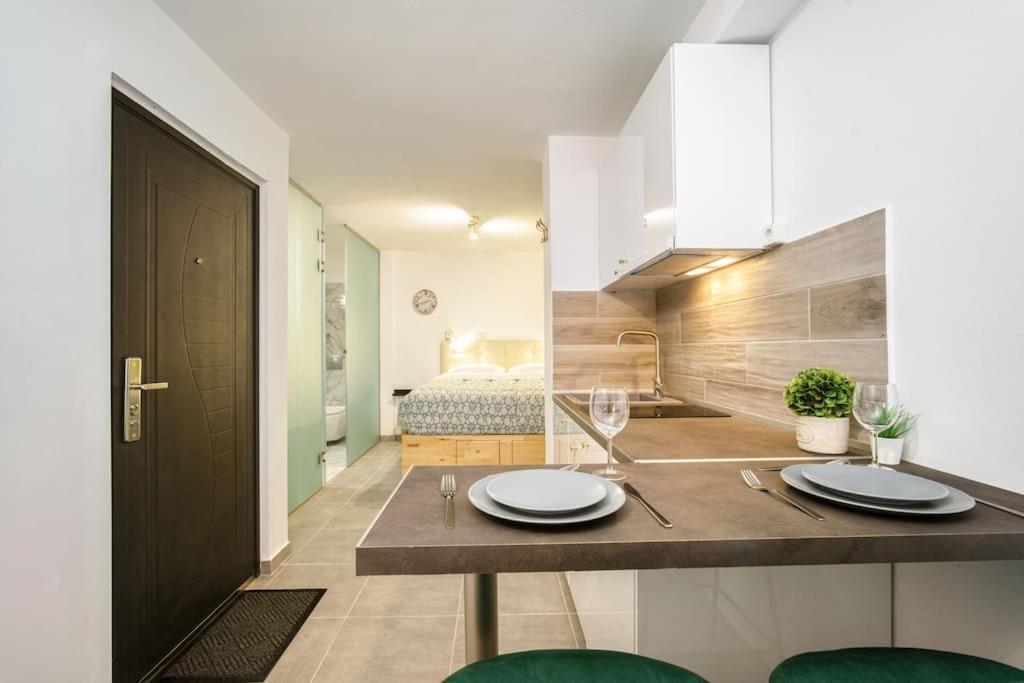 Modern Boutique Apartment Атина Екстериор снимка