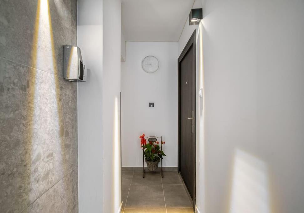 Modern Boutique Apartment Атина Екстериор снимка
